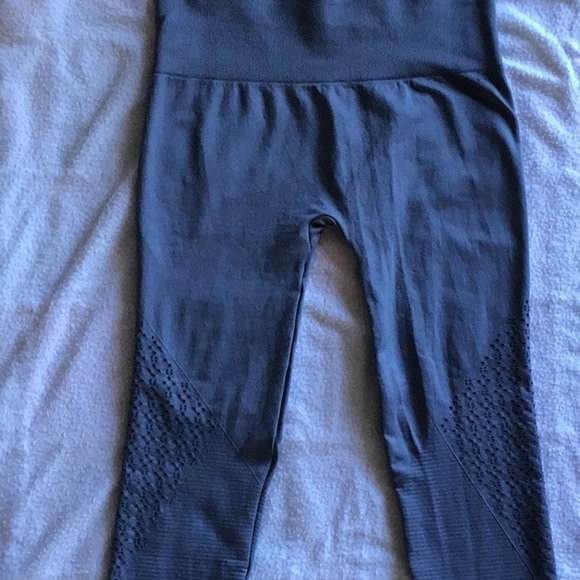 NWOT Max Studio Leggings Size Medium - Picture 1 of 4